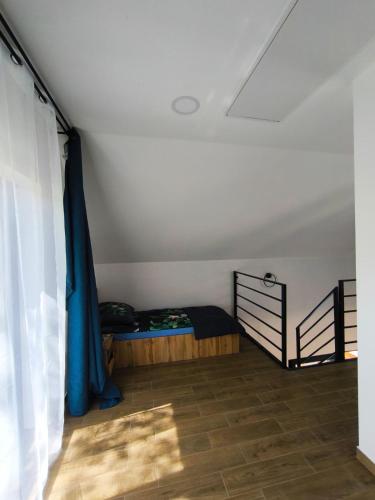 Ένα ή περισσότερα κρεβάτια σε δωμάτιο στο Apartament Izerski DOMEK z tarasem Premium