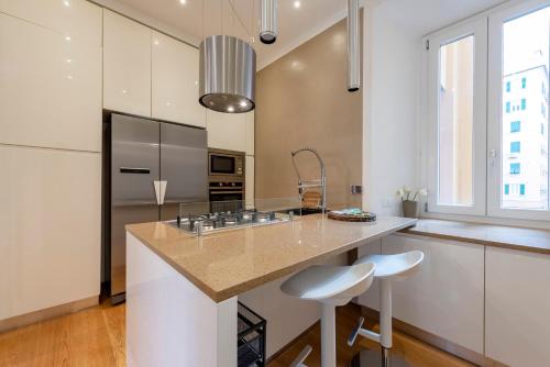 A kitchen or kitchenette at JOIVY Family friendly Apt for 6, near Royal Palace Museum