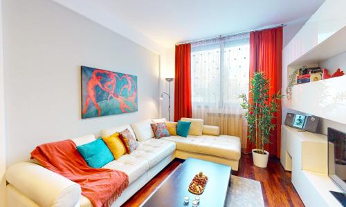 Margot - Quiet and Elegant with Free Parking