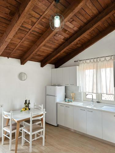 Dapur atau dapur kecil di Js House Shkoder 2