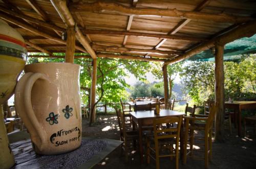 Restoran atau tempat lain untuk makan di House Of Ntounias