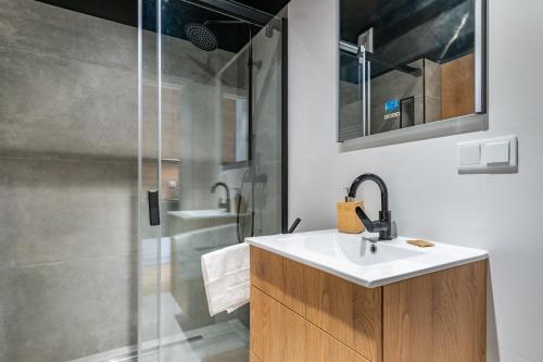 Et badeværelse på Szurmana Modern Studio