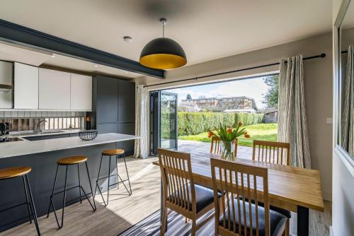 a kitchen and dining room with a large window at SPACIOUS HOME WITH GARDEN-SLEEPS 5 Contractors, families, and group stays welcome in Beeston