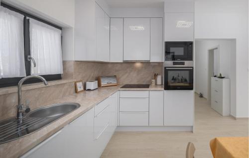 Lovely Apartment In Porec With Wifi
