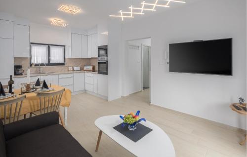 Lovely Apartment In Porec With Wifi