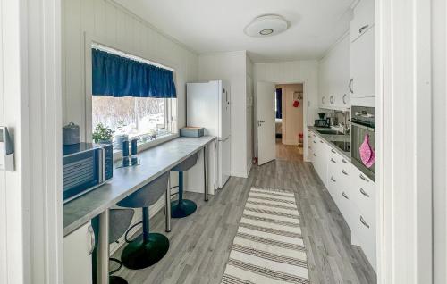 Dapur atau dapur kecil di Beautiful Home In Stokmarknes