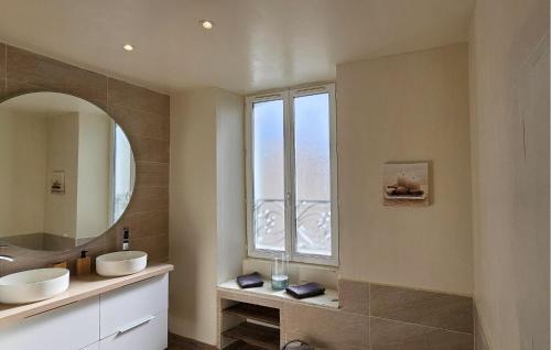 a bathroom with two sinks and a mirror at Stunning Home In Thenay With Wifi in Thenay
