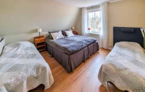 Posteľ alebo postele v izbe v ubytovaní Cozy Home In Floby With House A Panoramic View