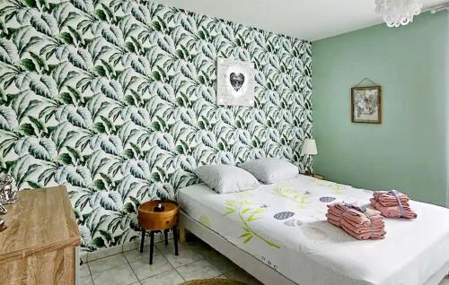 Krevet ili kreveti u jedinici u okviru objekta Beautiful Home In Saint-gaultier With Wifi