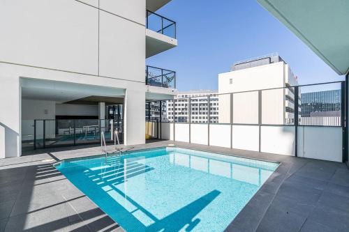 a swimming pool on the roof of a building at North-Facing APT 3 min to Canberra Times Fountain - Hosted by CanStay in Canberra