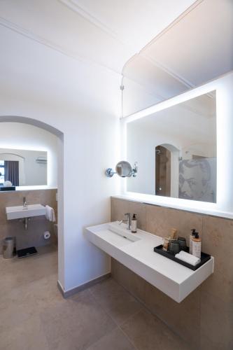 Salle de bains dans l'établissement Maxim Suites by Elias Holl