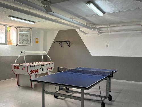 Stolní tenis v ubytování La Elegancia nebo okolí