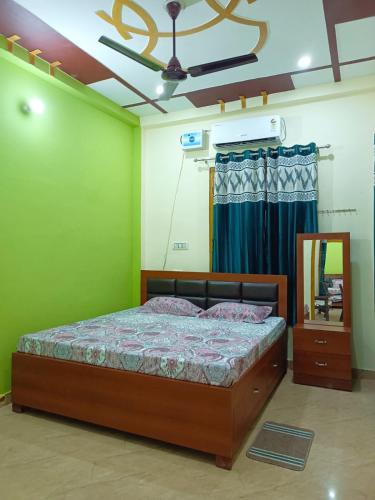 a bedroom with a bed and a mirror and a ceiling at Om Home Stay in Ayodhya