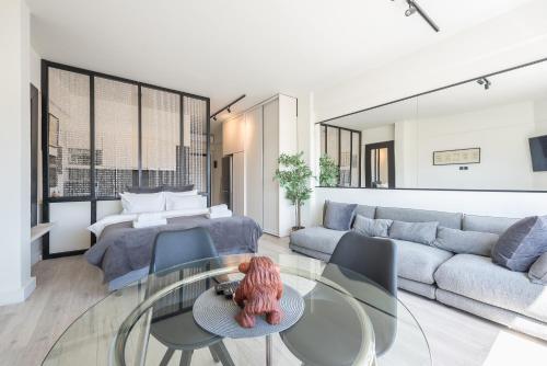 Stylish Studio: Acropolis View in Monastiraki Sq.