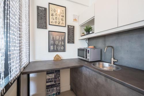Stylish Studio: Acropolis View in Monastiraki Sq.