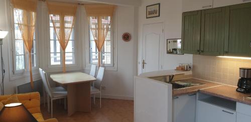 Appartement front de mer vue mer 3 personnes + 1 bebe