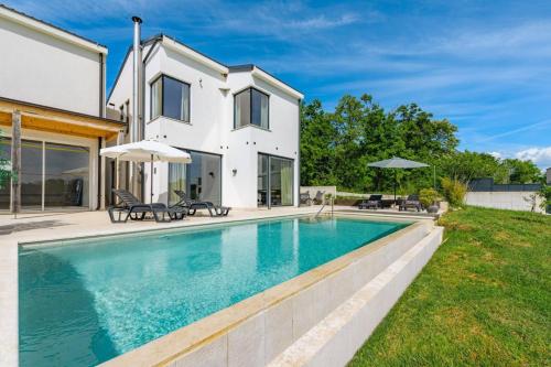 Villa Sunset - with private pool, squash coart and table tennis