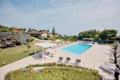 Pogled na bazen u objektu CORTILIO Luxury Homes on Etna ili u blizini