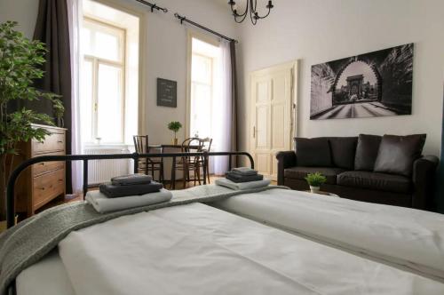 Standard Apartment by Hi5 - Charming Studio 1054 Budapest, Bank utca 4 kép - 3