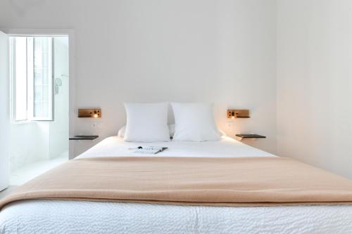 Letto o letti in una camera di Logis Hotel & Restaurant Bergeret Sport