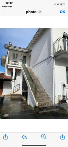 Το κτήριο όπου στεγάζεται  το διαμέρισμα