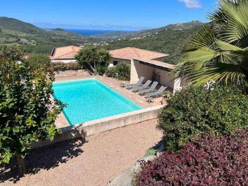 Casa Antonietta Alata vue imprenable sur la merの敷地内または近くにあるプール