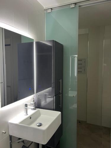 Kúpeľňa v ubytovaní PUERTO BANUS Apartamento DUO
