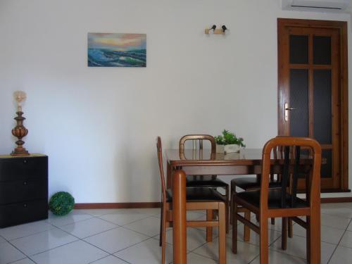 a dining room with a table and chairs at Homiday - Residenza Il Moro in Roseto degli Abruzzi