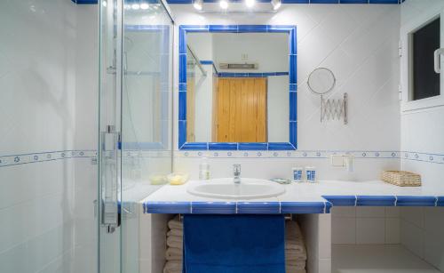 a bathroom with a sink and a mirror at Mirada I in Es Pujols