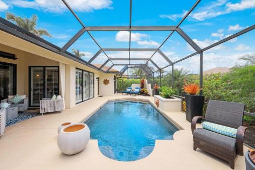 Imagen de la galería de 4BR Ritzy Marco Home l Lush Pool, en Marco Island