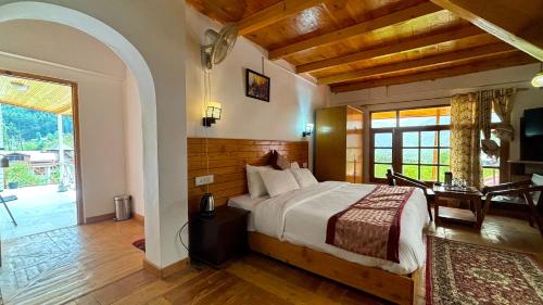 a bedroom with a bed in a room at Countryside Himalayan Resort in Manāli