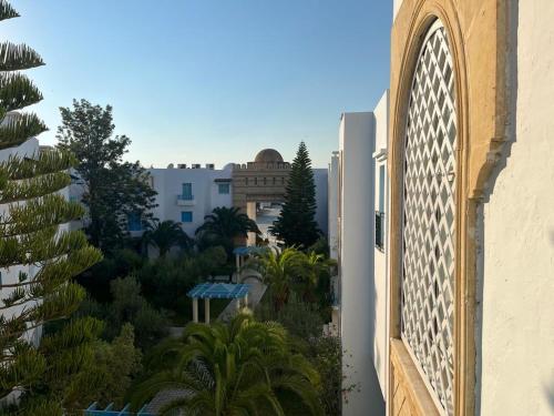 Lovely 3-BR with charming Mezzanine & commty pool