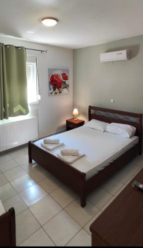A bed or beds in a room at KANALI HOLIDAYS APARTMENT 1