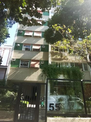 a building with the number in front of it at Apartamento Parque Jardim Europa in Rio de Janeiro