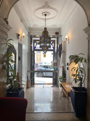 an arched hallway with potted plants and a chandelier at Pouso Dos Anjos in Lisbon