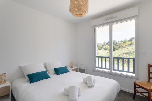 Katil atau katil-katil dalam bilik di Les pins 210 - Appt à moins dun km de la plage