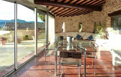 a dining room with a glass table and a couch at Stunning Home In Vaison-La-Romaine in Vaison-la-Romaine