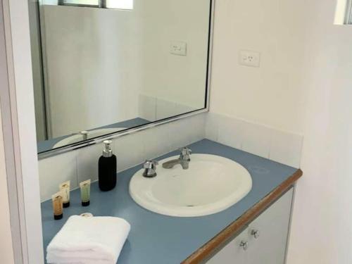 Koupelna v ubytování Scarborough Beach Front Resort - Shell Thirteen