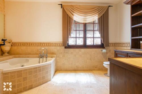 Kúpeľňa v ubytovaní Villa Alessia by Abahana Villas