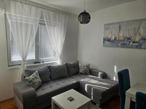 Χώρος καθιστικού στο Apartman Odmor012