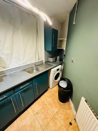 Nhà bếp/bếp nhỏ tại Cozy Two Bedroom Apartment in Central London