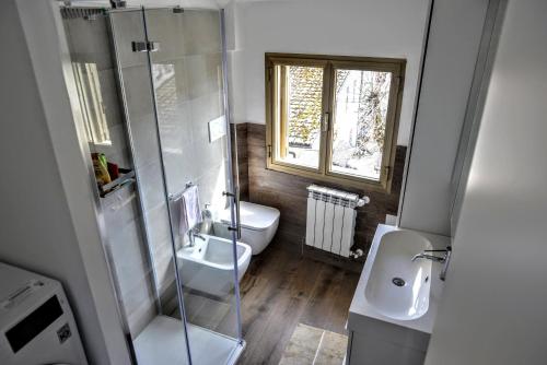 a bathroom with a shower and a toilet and a sink at Casa Micisca - Pescasseroli Centro in Pescasseroli