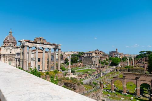uma vista da cidade de Roma a partir do coliseu em 34 Home in Rome em Roma