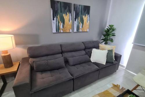 a brown leather couch in a living room at Espectacular zona aeropuerto! in Asuncion