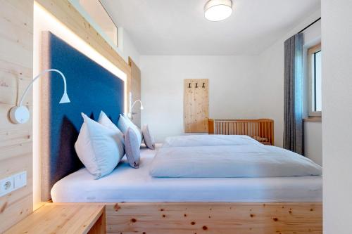 מיטה או מיטות בחדר ב-Ebnerhof