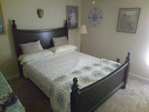Un pat sau paturi într-o cameră la Dana estate
