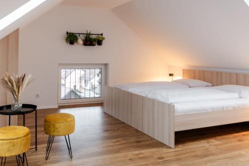 Ένα ή περισσότερα κρεβάτια σε δωμάτιο στο Apartments Naklo