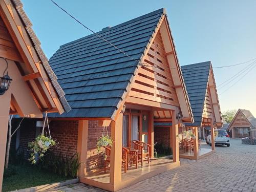 a row of houses with tables and chairs at Villa Andhita Pantai Garut in Mancagahar