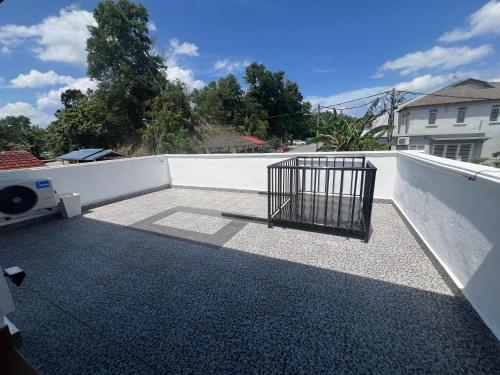 a balcony with a gate on the side of a building at RUMAH MAWAR by IMPIAN HOMESTAY KLIA-SALAK TINGGI-NILAI in Sepang