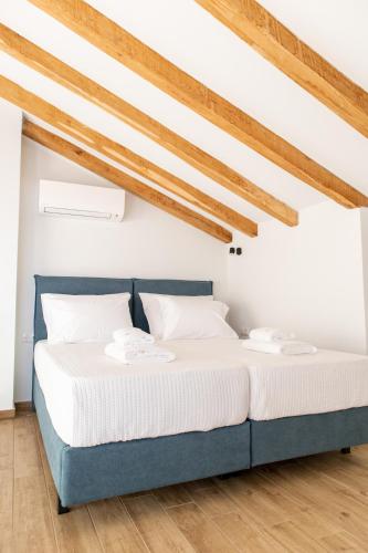 Gallery image of Olive & Sea Luxury Suites in Skala Sotiros